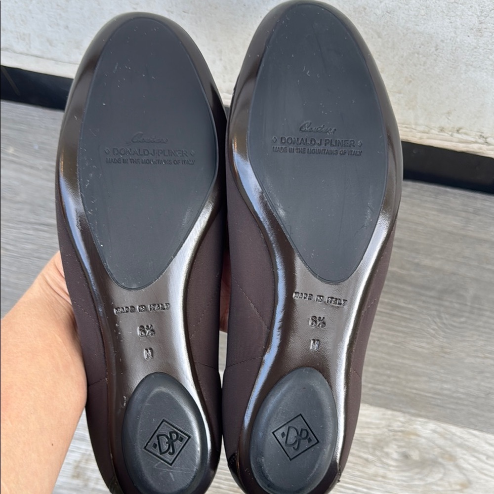 Donald J. Pliner Women's Brown Flats - Picture 2 of 4